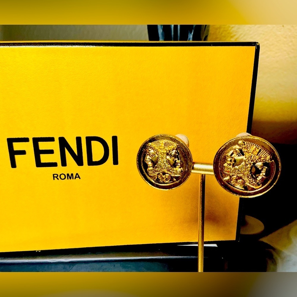 Rare Vintage Fendi Roma Italy Gold-Tone Janus Face Coin Clip-On Earrings - Picture 8 of 11